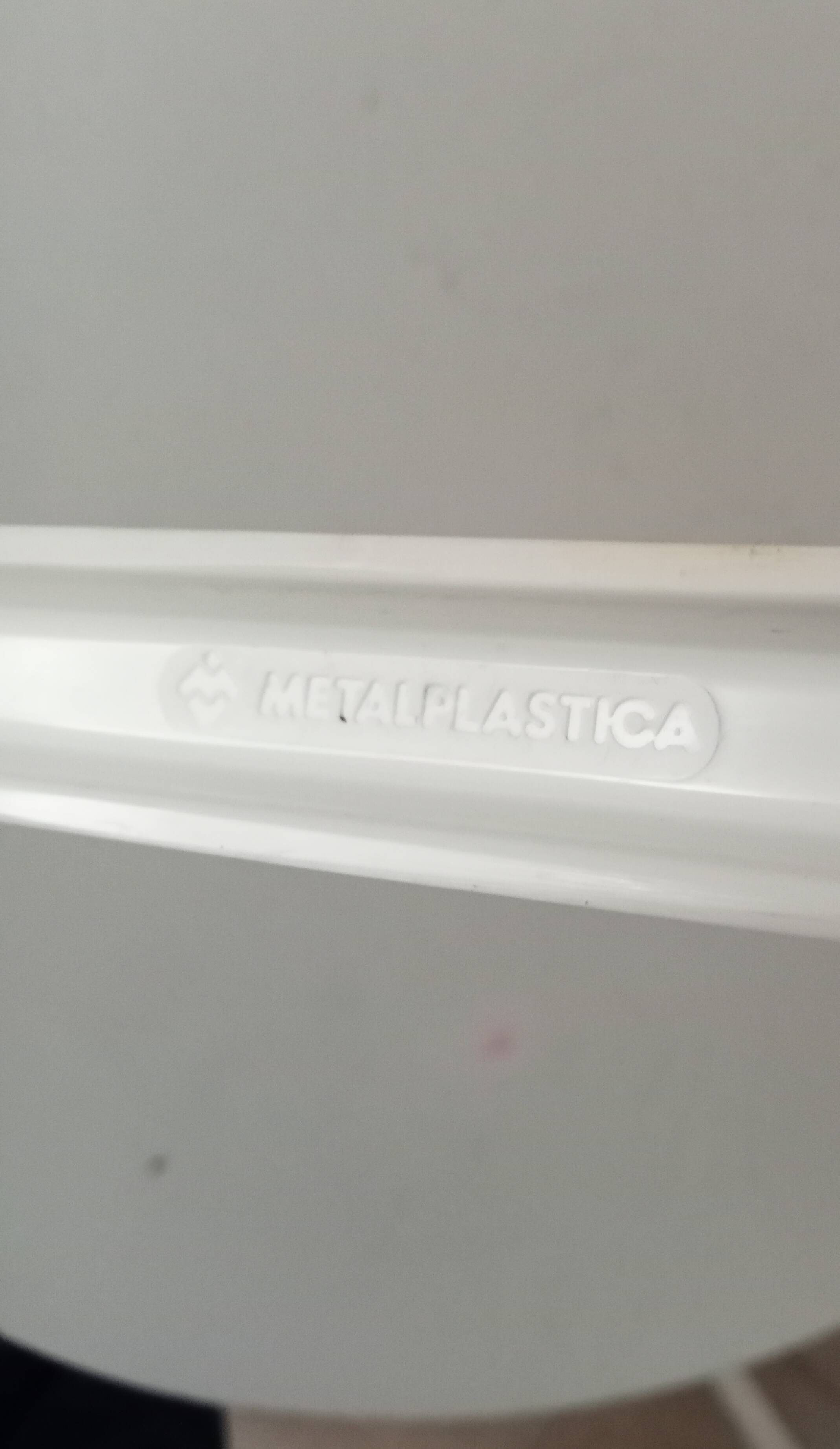 Porte serviette flottant vintage Space Age Metalplastica