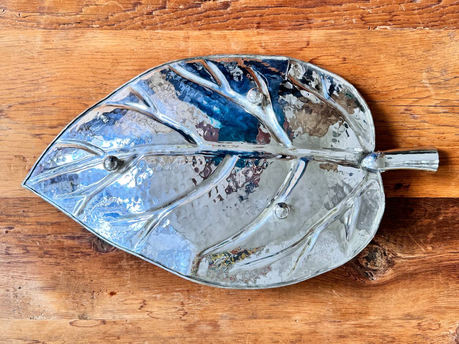 Grand plateau, centre de table en forme de feuille