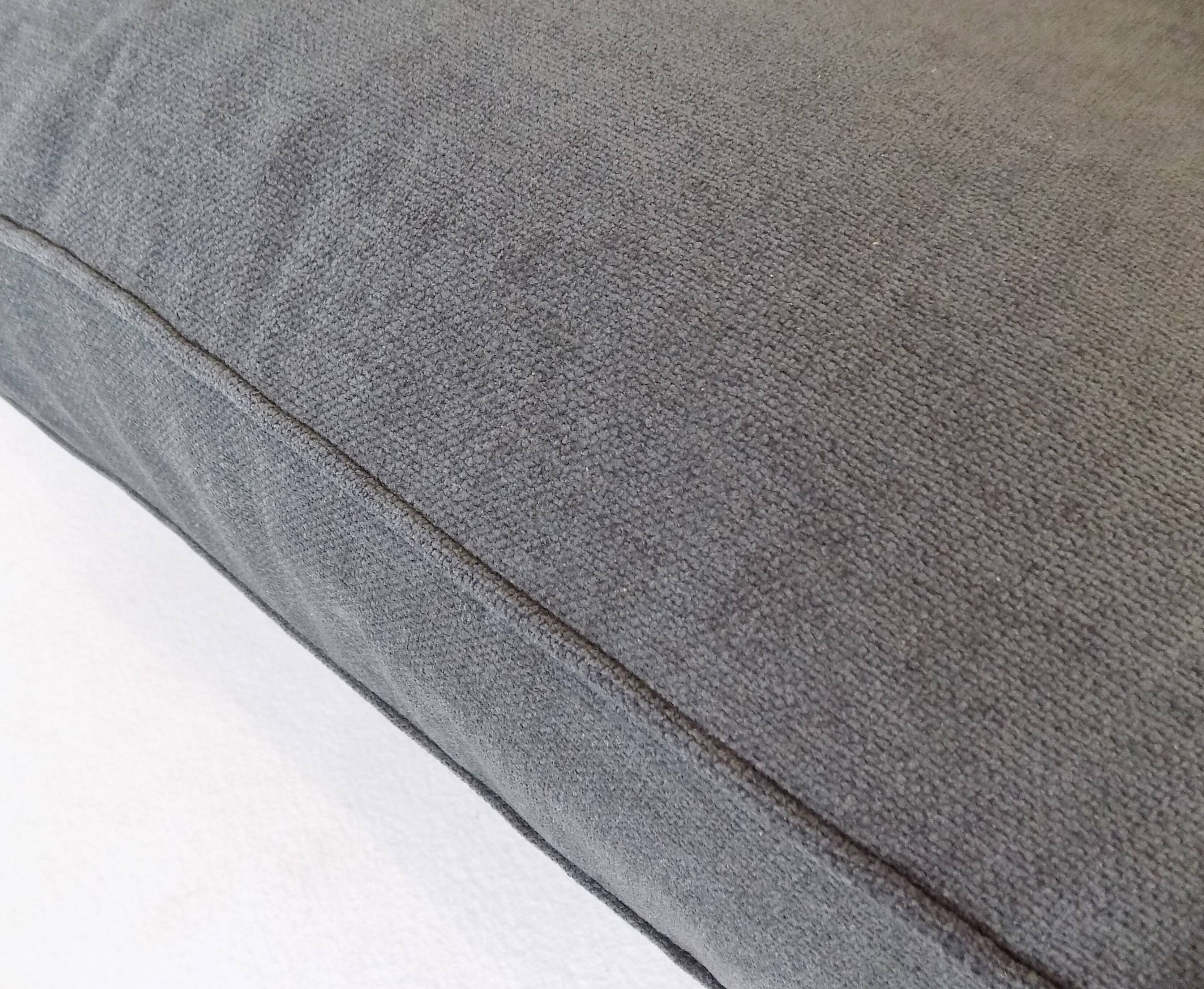 Fauteuil Kaufeld Siesta 62  grise avec pouf par Jacques Brule