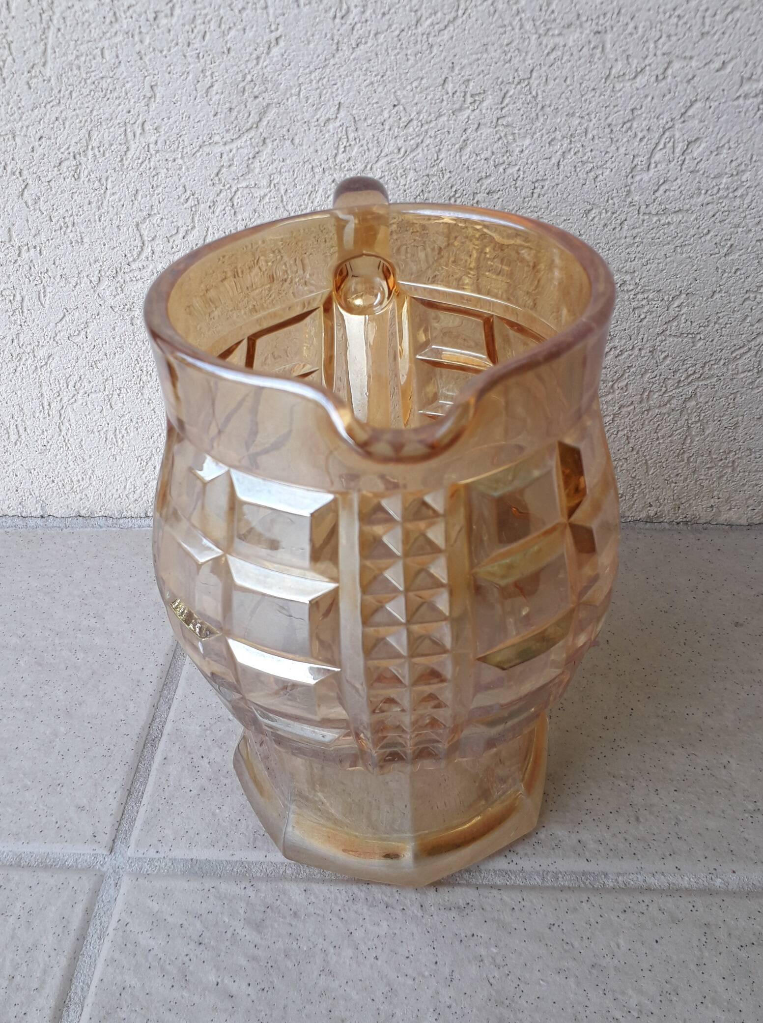 Pichet en verre irisé
