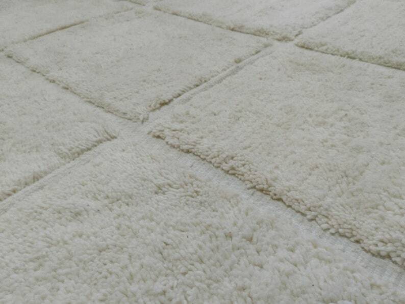 Handmade rug in natural wool 250cm x 300cm