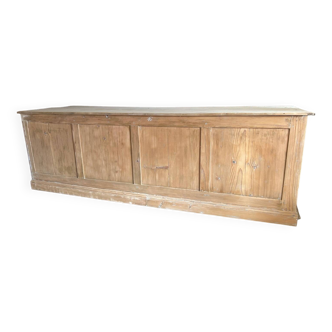 Large counter