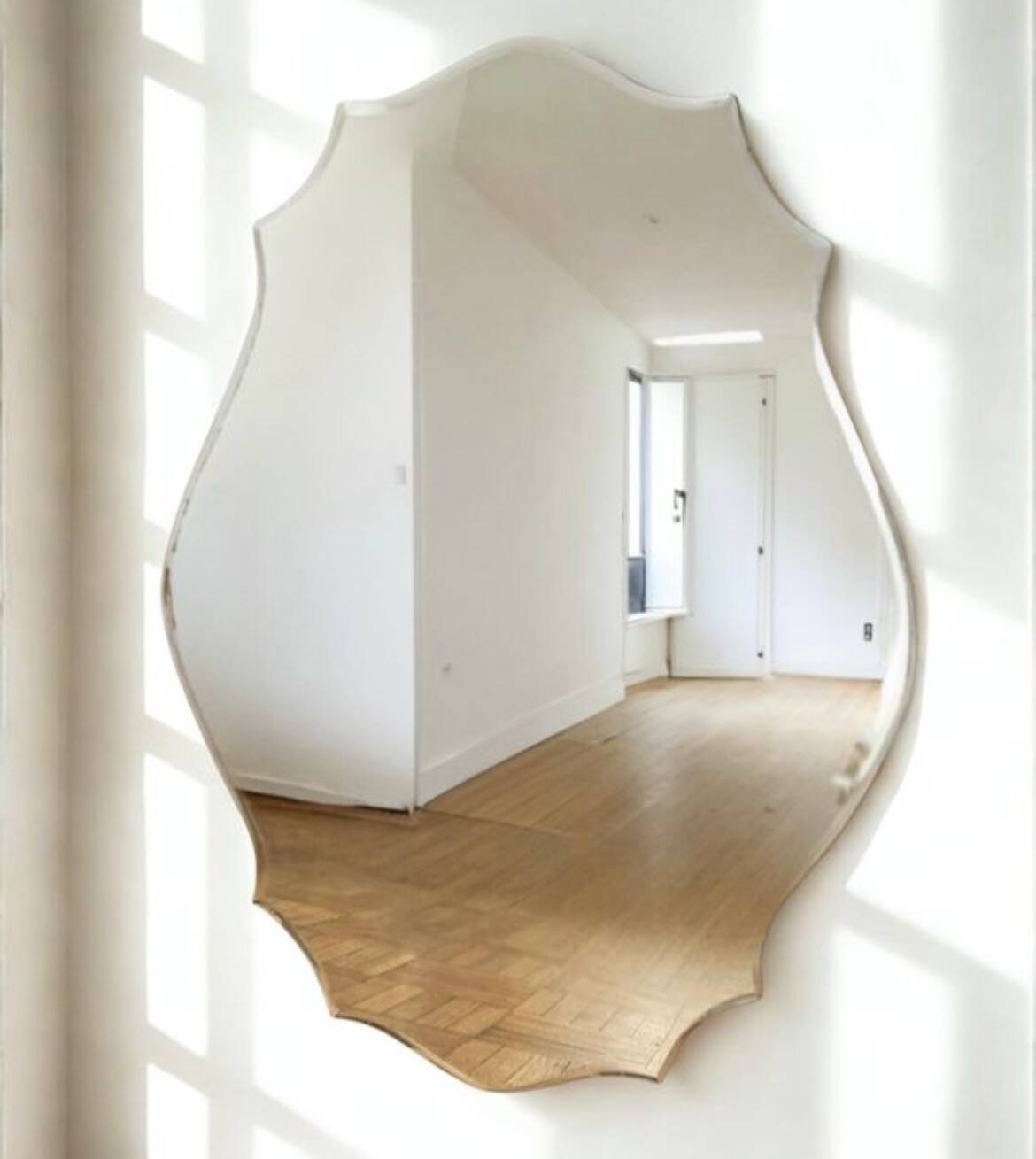 Decorative mirror with scalloped edges
