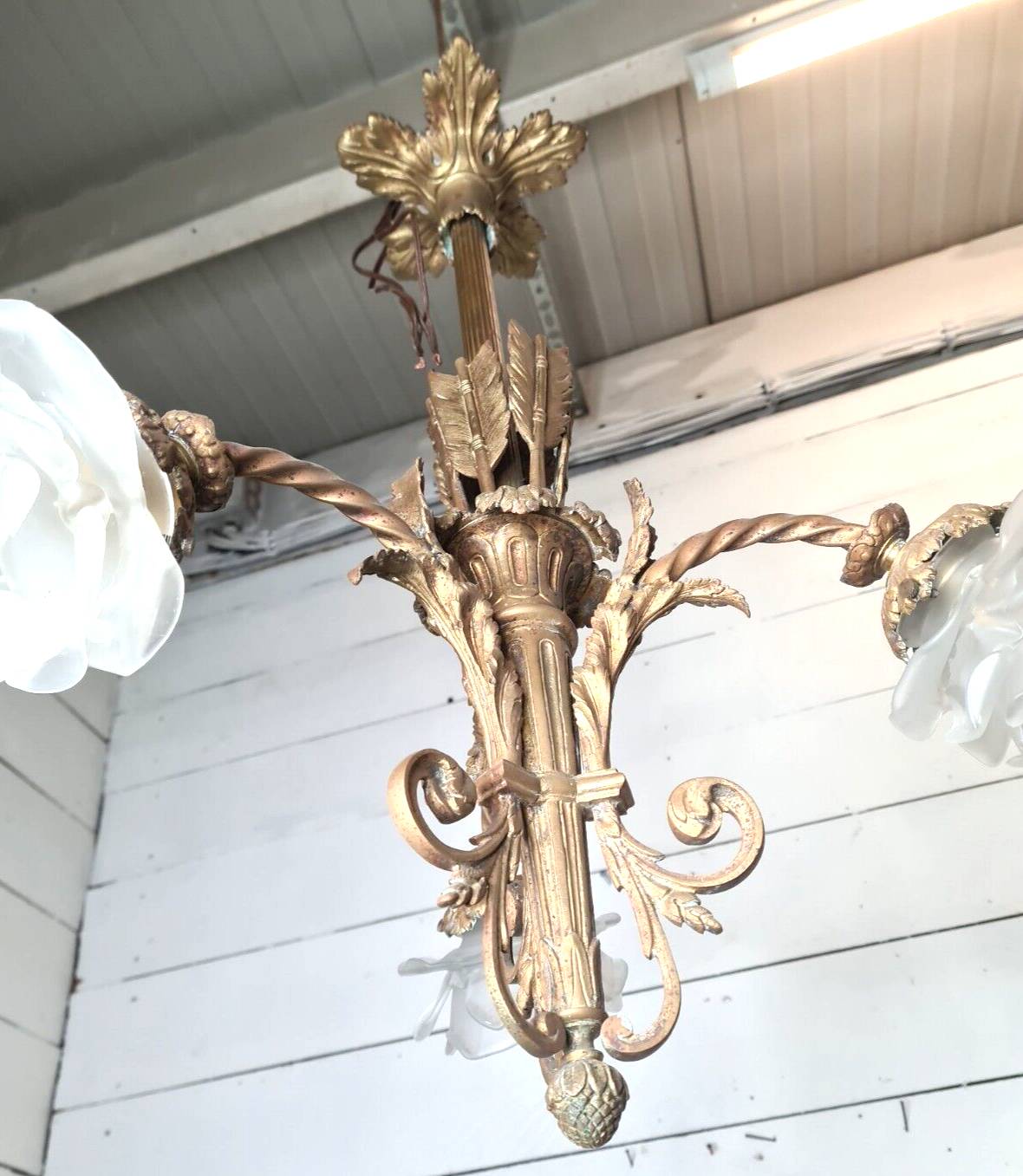 Bronze chandelier with 3 tulips in the shape of roses