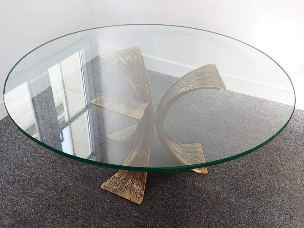 Vintage brutalist coffee table in bronze from the 1960s.