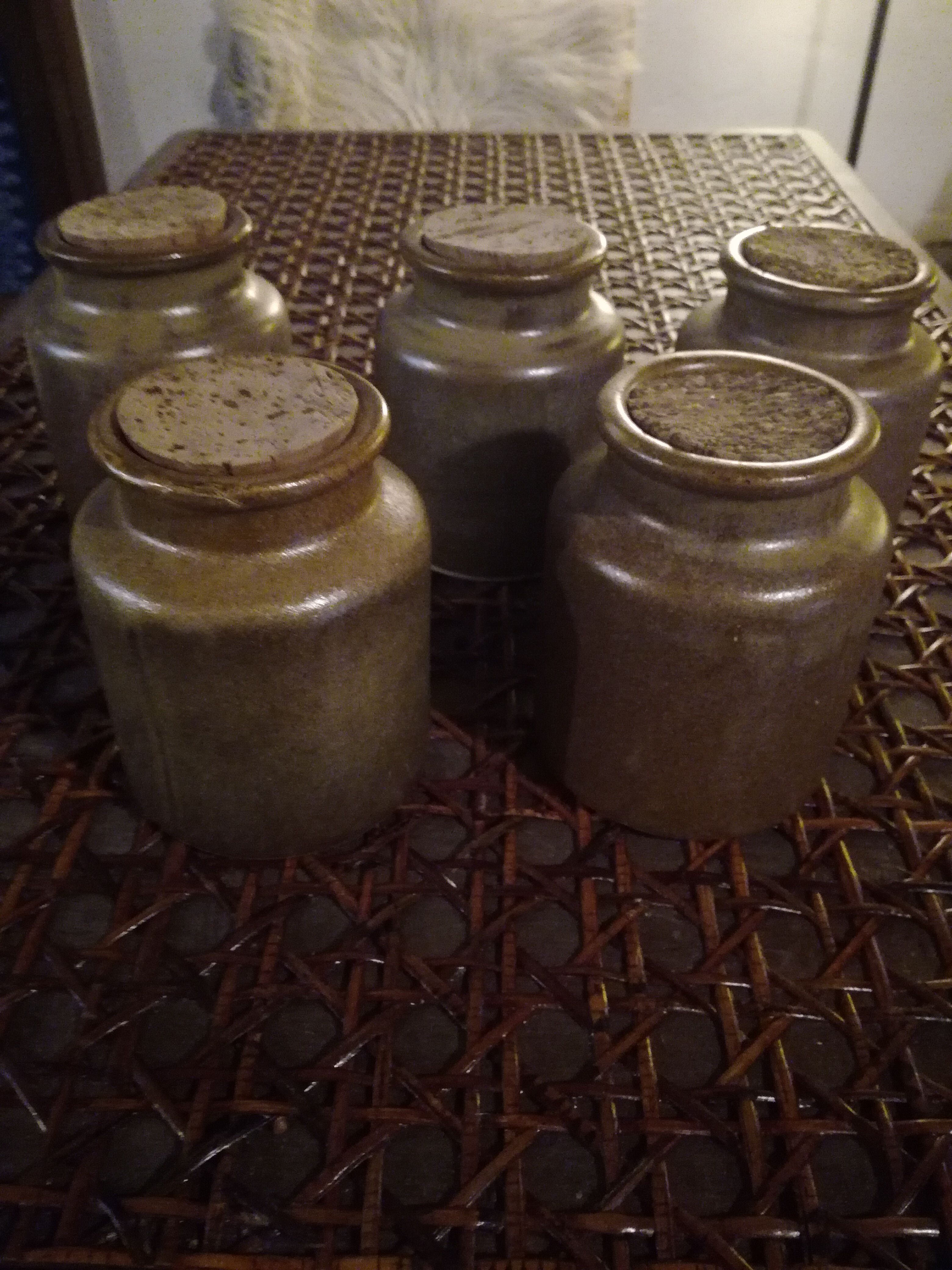 5 spice pots in sandstone