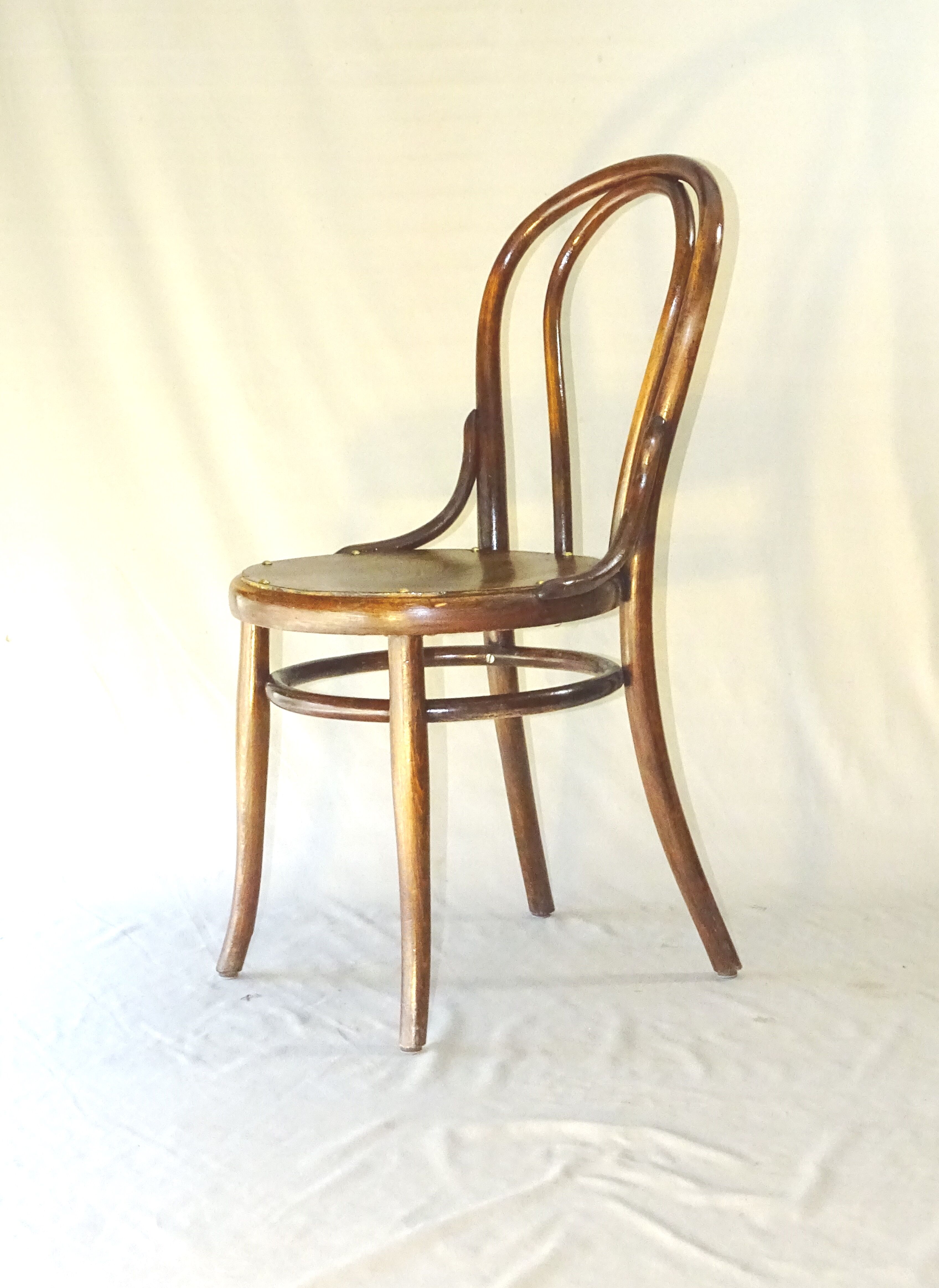 Thonet chair N°18 circa 1880 wooden seat