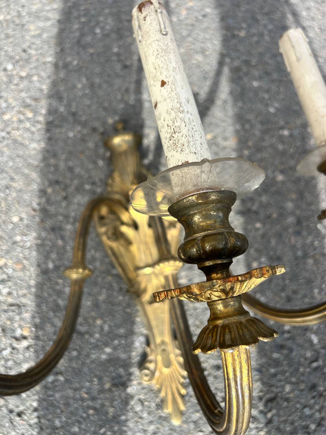 Pair of brass wall lights – Louis XVI style