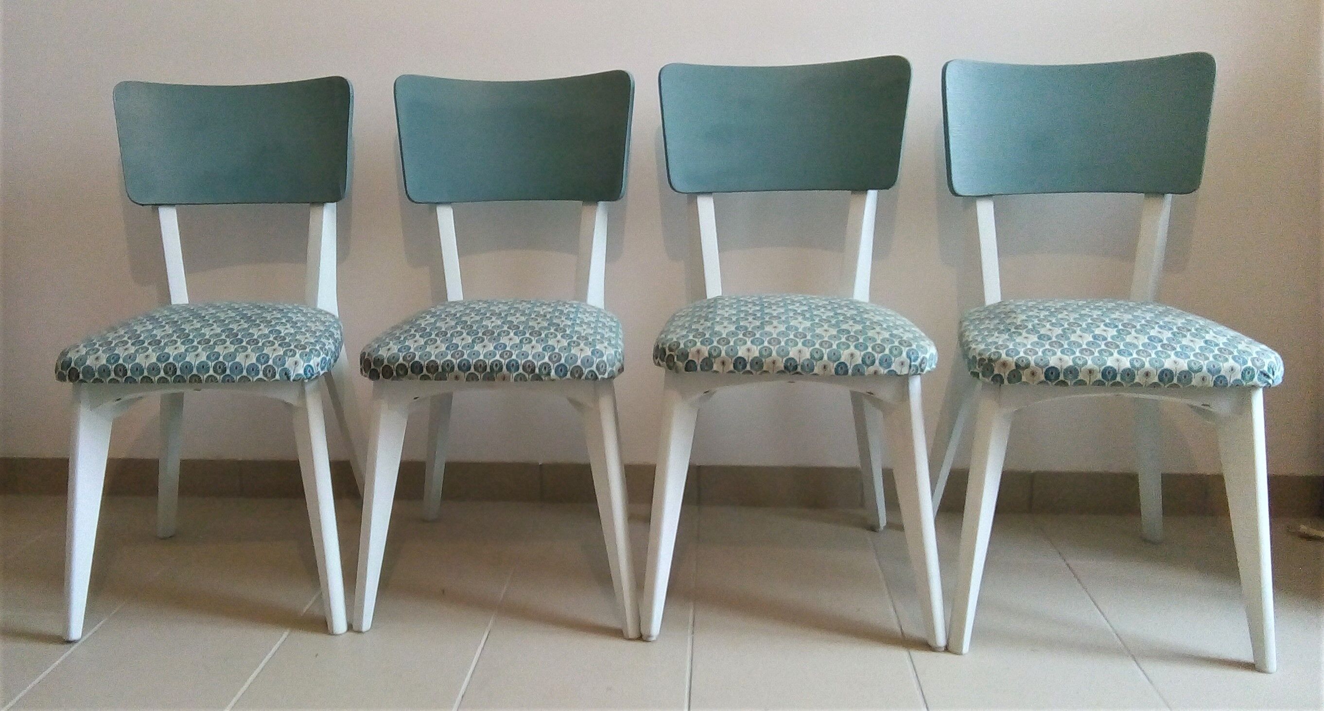 Lot de 4 chaises vintage monobloc 1950
