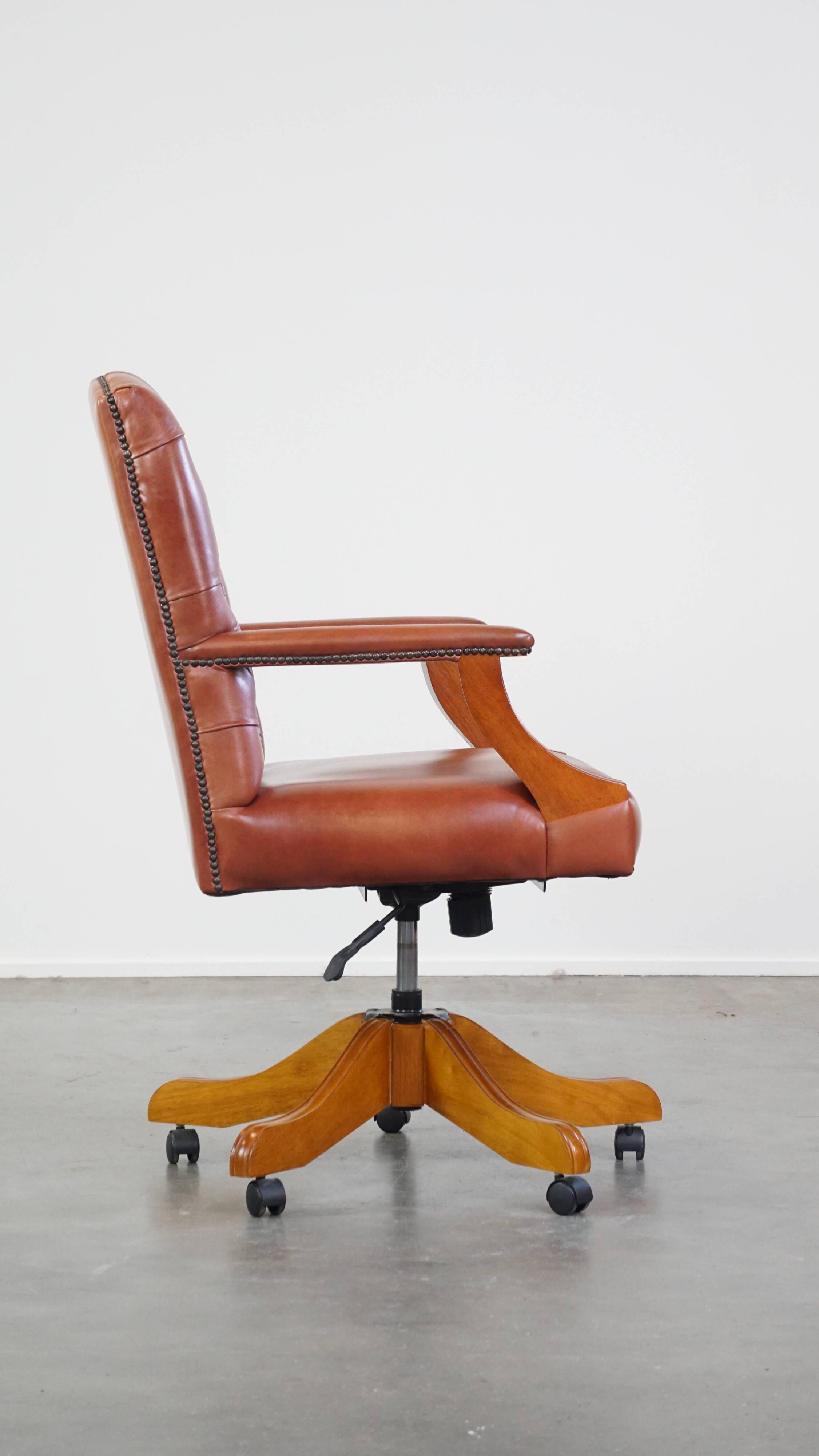 Height-adjustable leather English-style chesterfield office chair