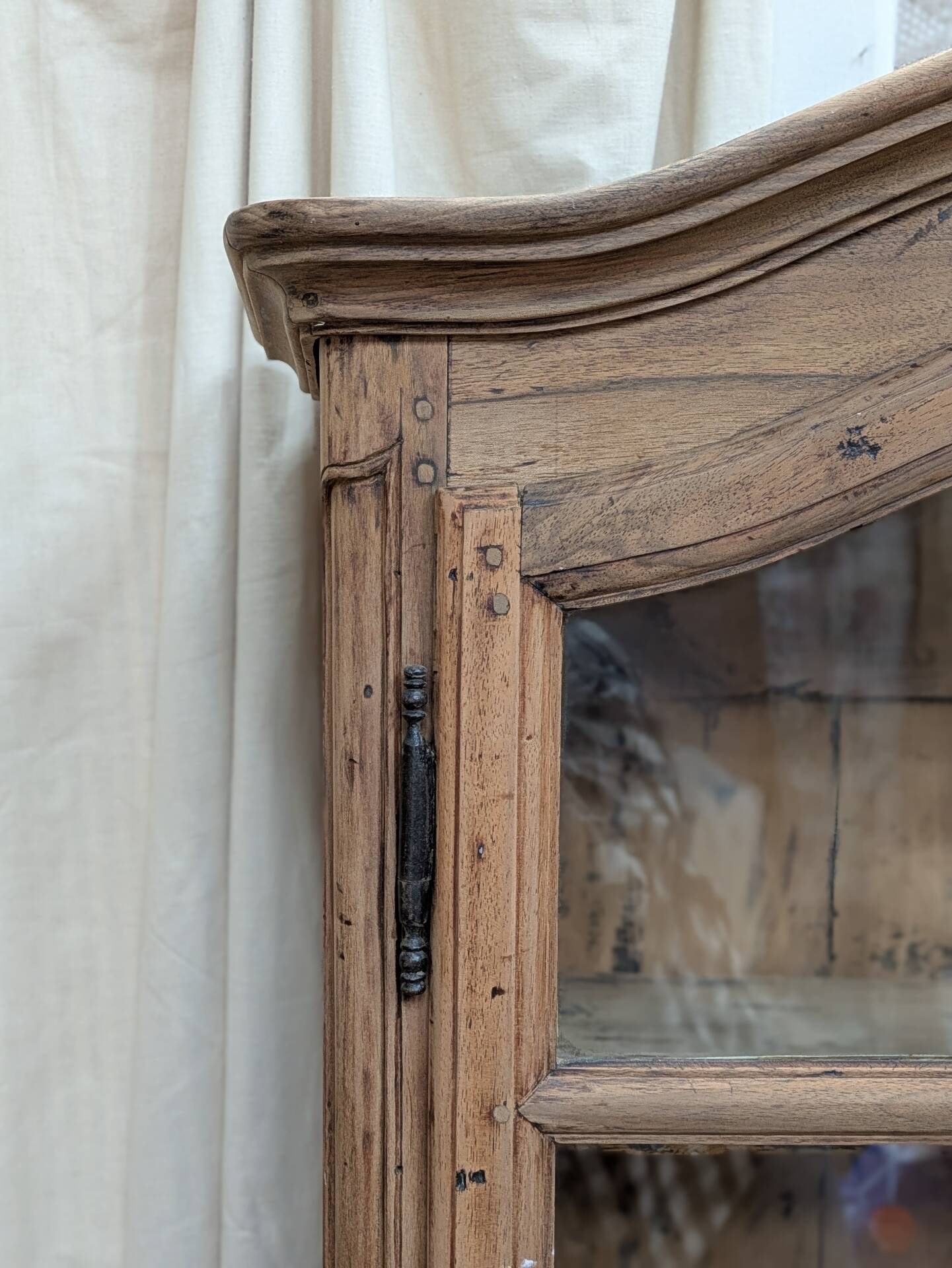 Vitrine brute Louis XV