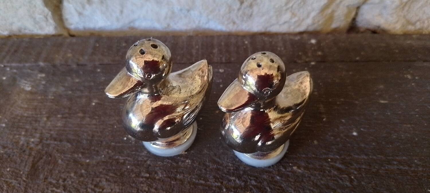 Vintage silver metal salt and pepper shaker