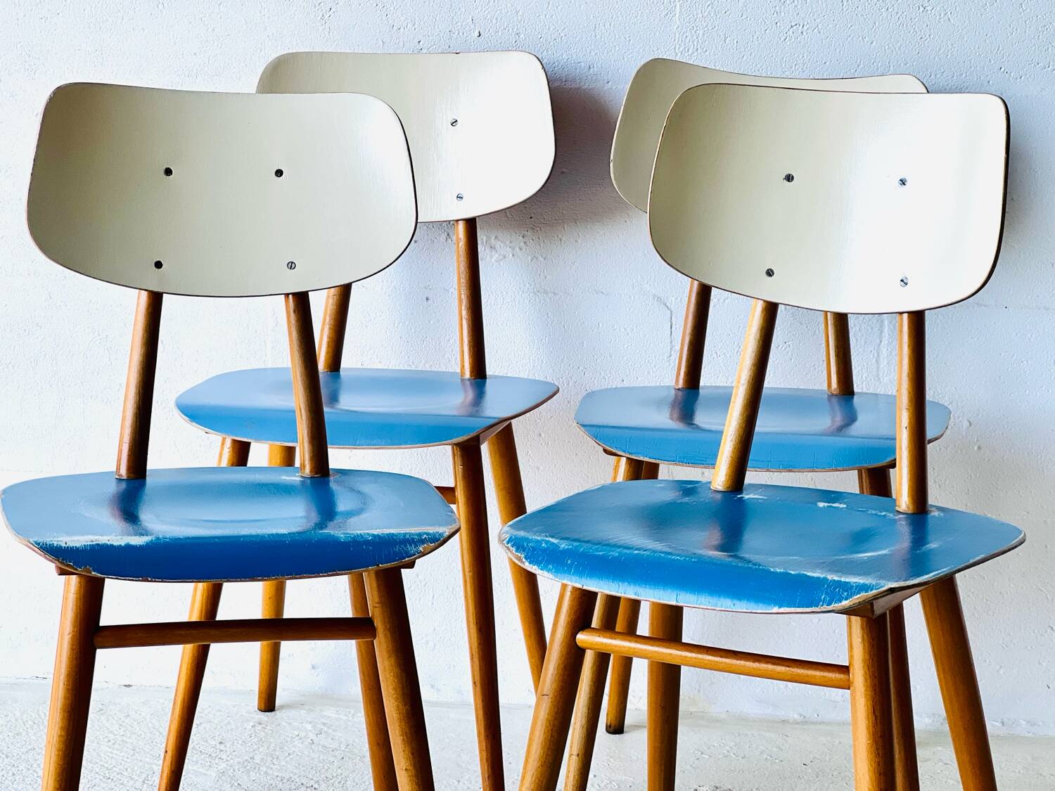 Chaises de salle à manger par TON