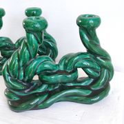 Lot de 2 Bougeoirs en céramique verte signés Hubert Pernin, Vallauris
