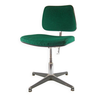 Green vintage Scandinavian desk chair – mid-century modern, adjustable and comfortable