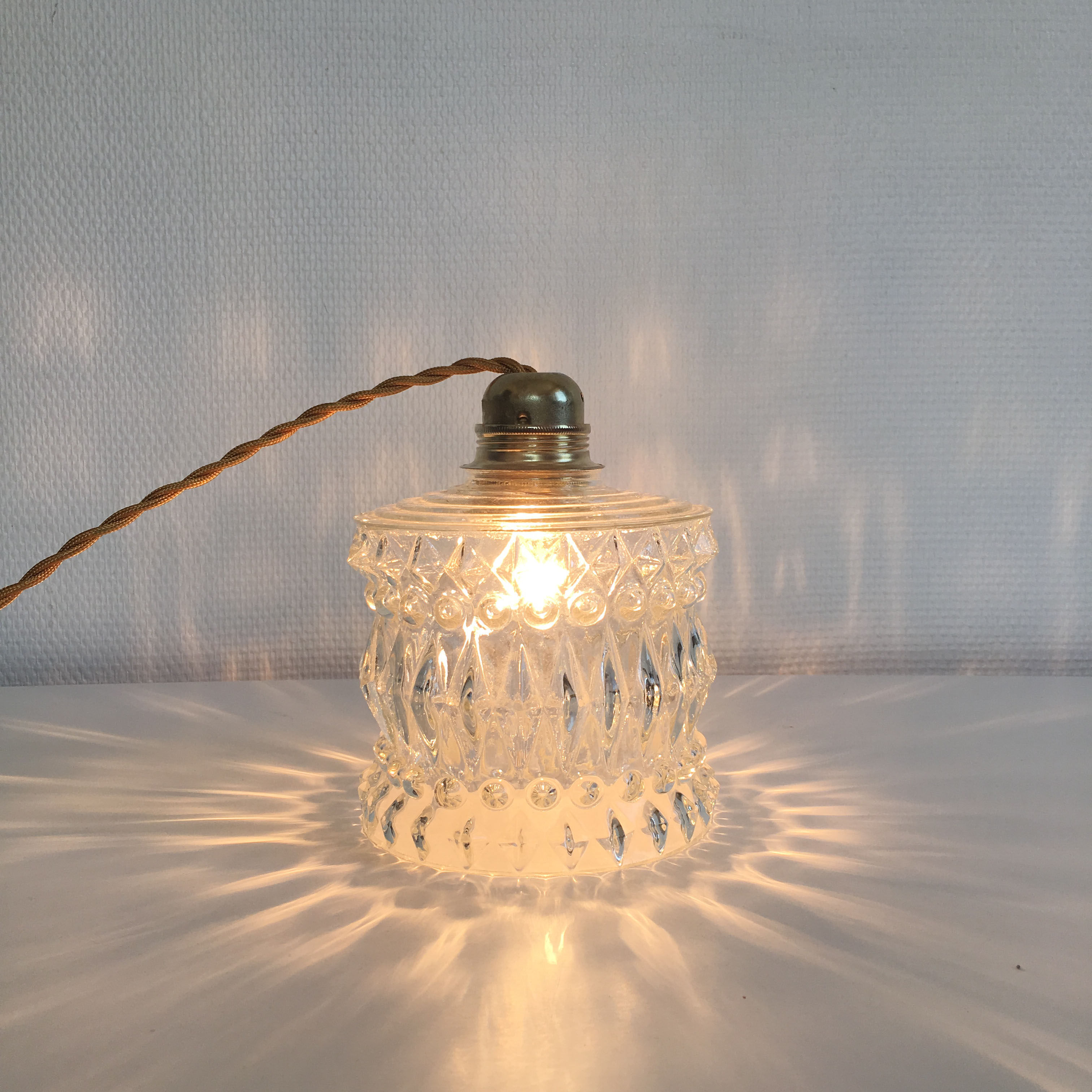 Suspension made with a vintage glass globe