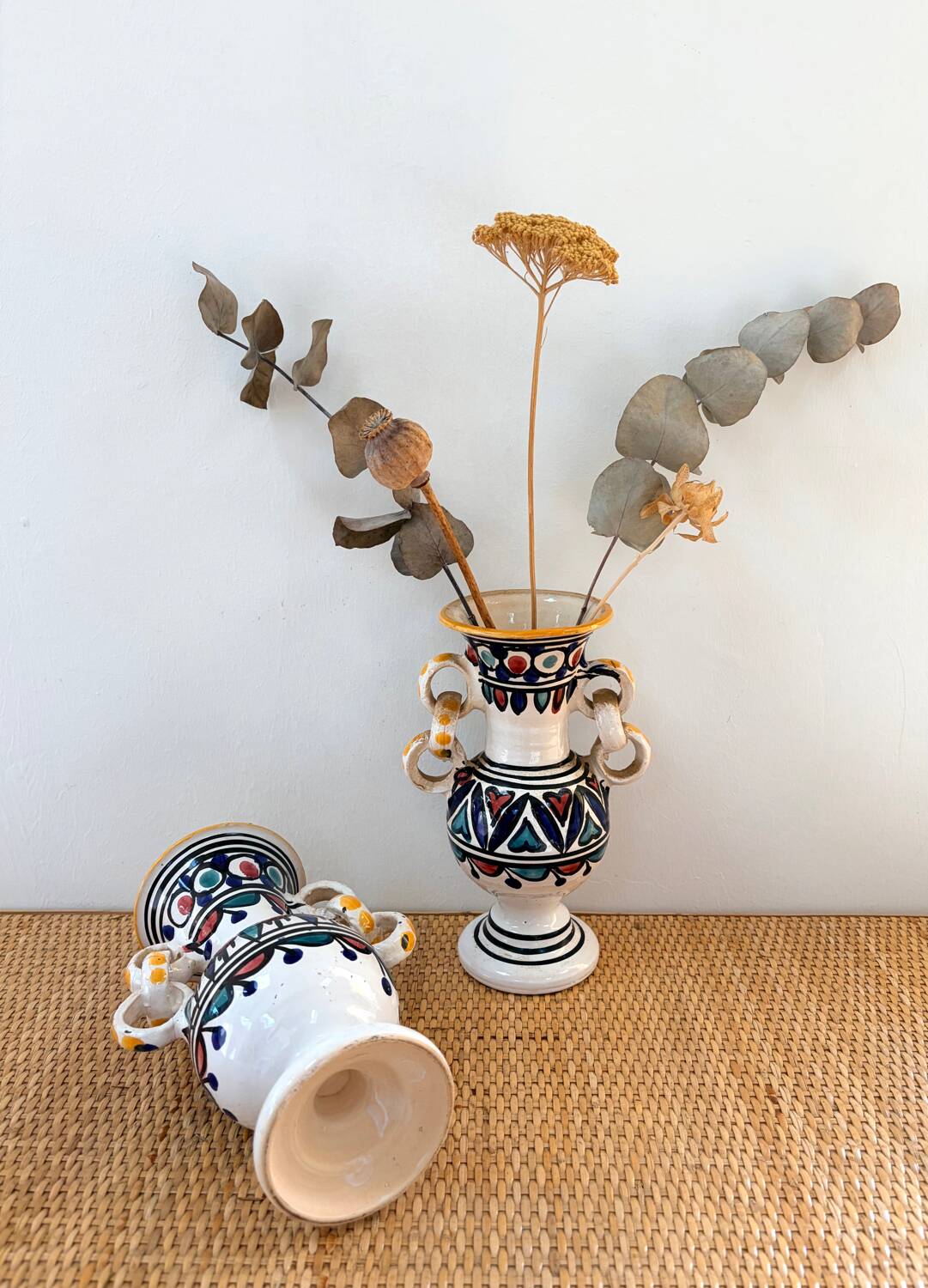 Paire de vases anciens en faïence / Poteries méditerranéenne à anneaux