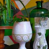Trois vases anciens en barbotine aux lilas