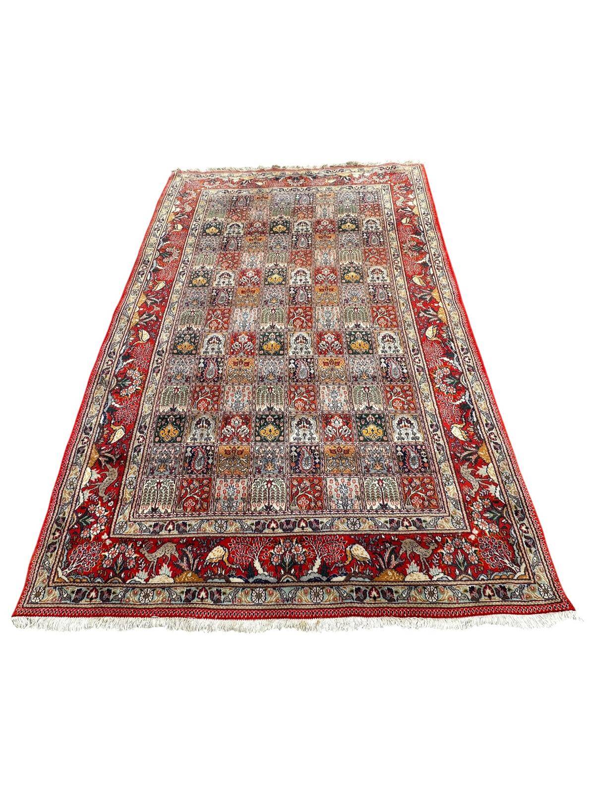 Persian carpet in wool and silk 2m x 3m