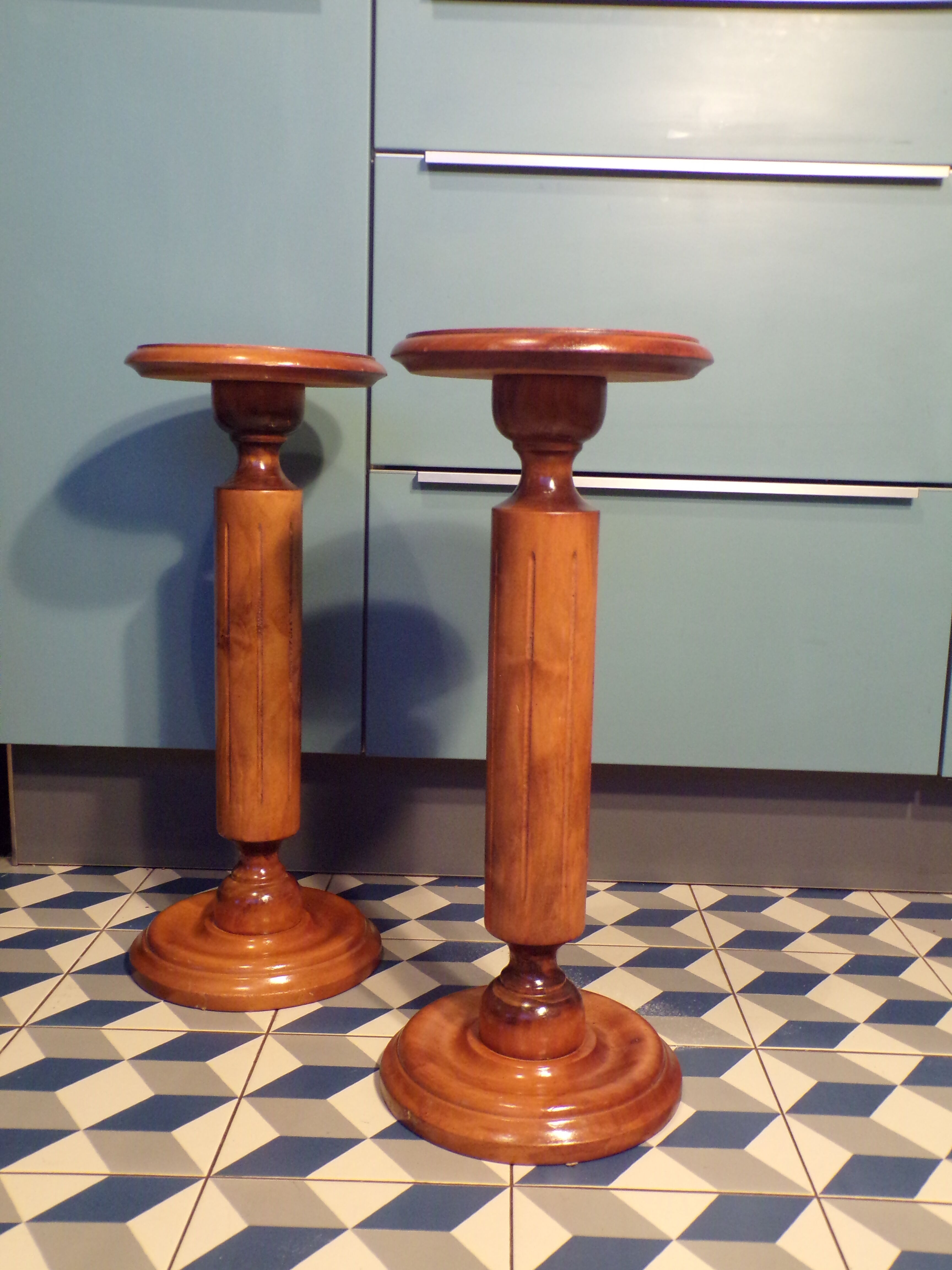 Duo of turned wooden ancinne selettes