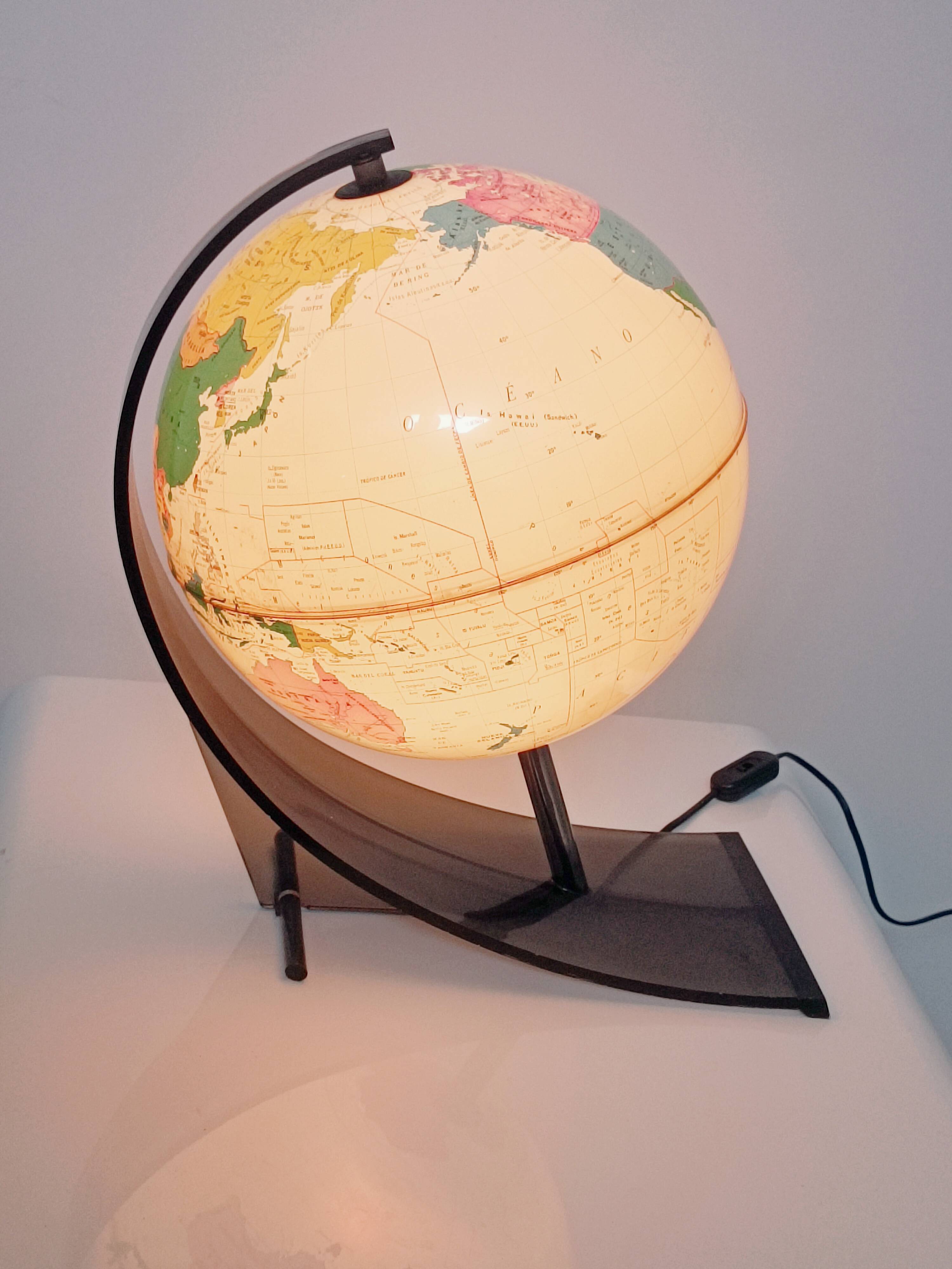 Illuminated terrestrial globe in plexiglass by Nova Rico Florence 1969