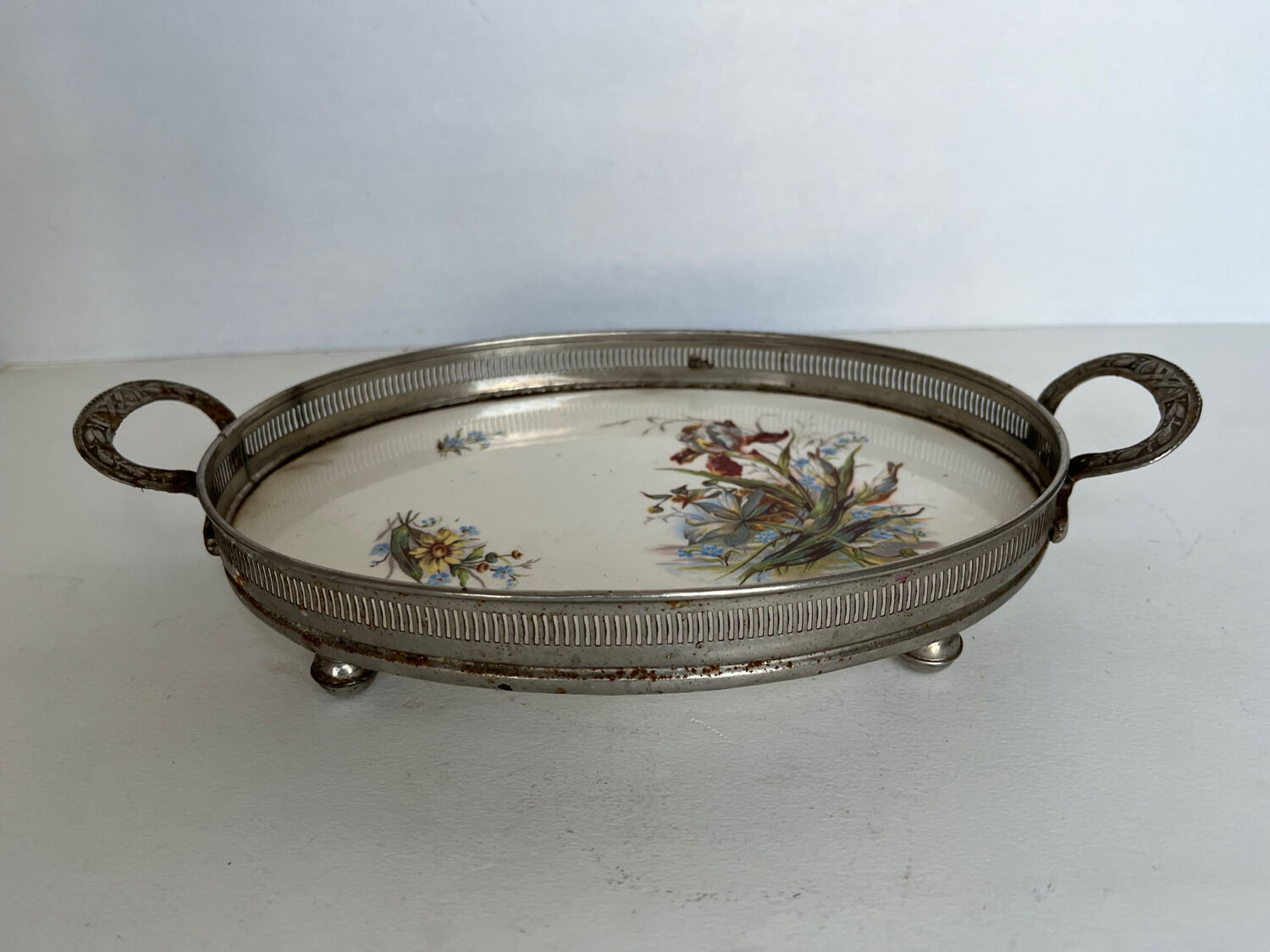 Small top in silver metal and earthenware