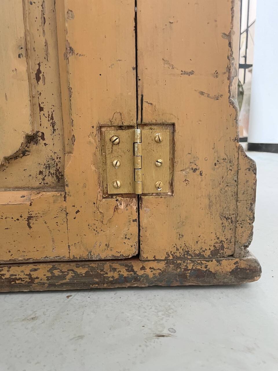 Yellow patina commercial counter from the 50s