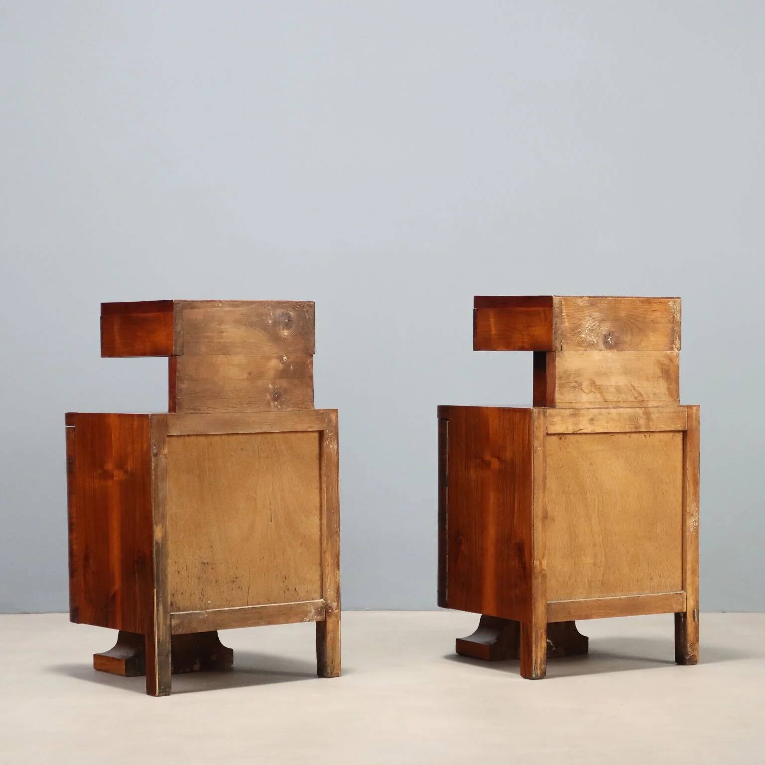 Tables de chevet des années 1920-1930