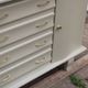 Commode asymétrique art déco – Marbre & vert crème