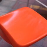 Set of 2 vintage orange chairs – Retro design