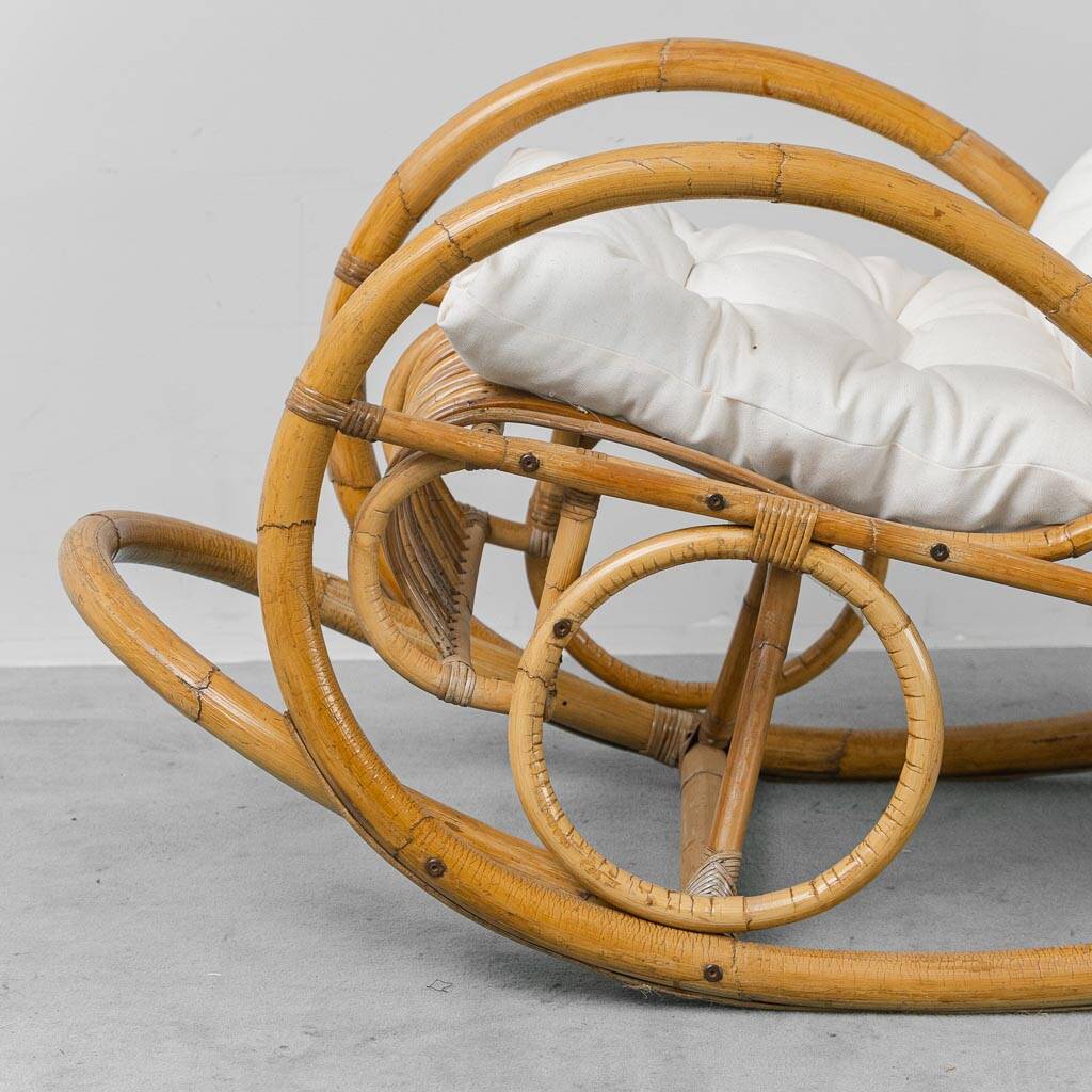 Fauteuil à bascule Van Sliedregt Noordwolde des années 1970 – design vintage en rotin néerlandais