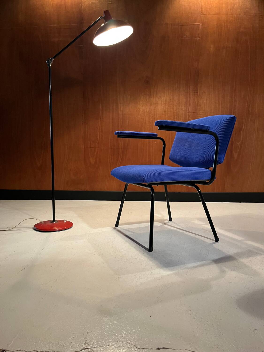 Fauteuil vintage entièrement rénové ,vers 1950