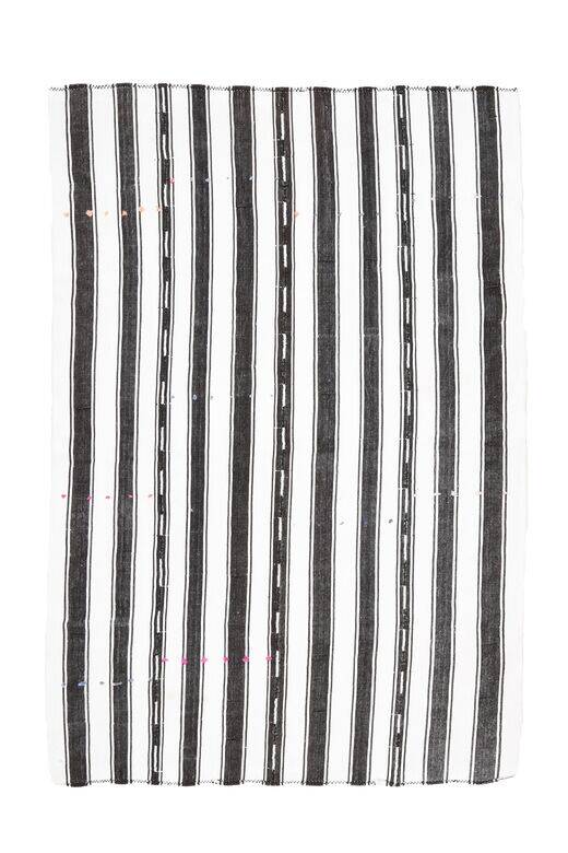 Tapis plat à rayures blanches et noires 152 x 243 cm