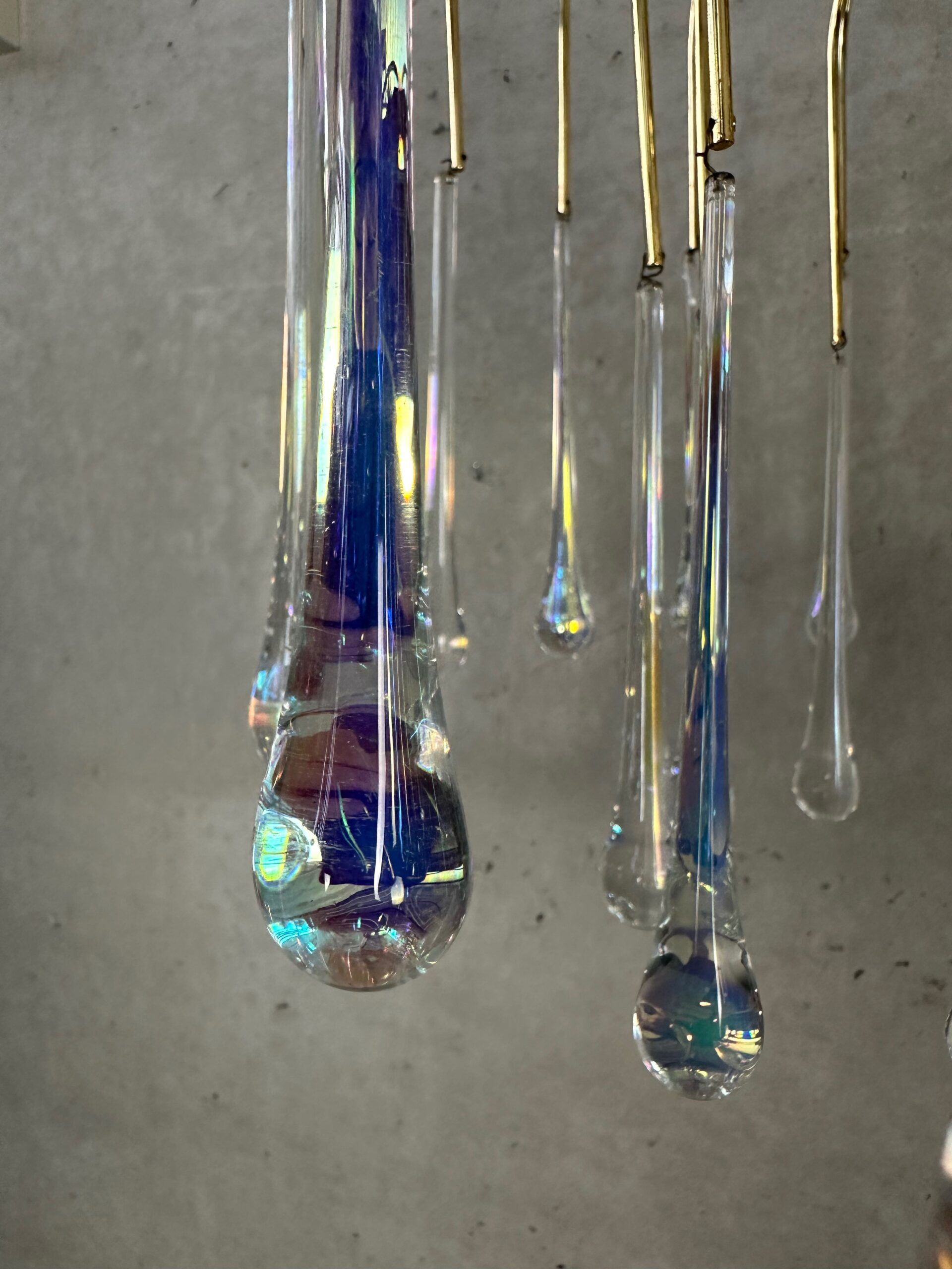 Chandelier en goutte d'eau de style Hollywood Regency – Massif