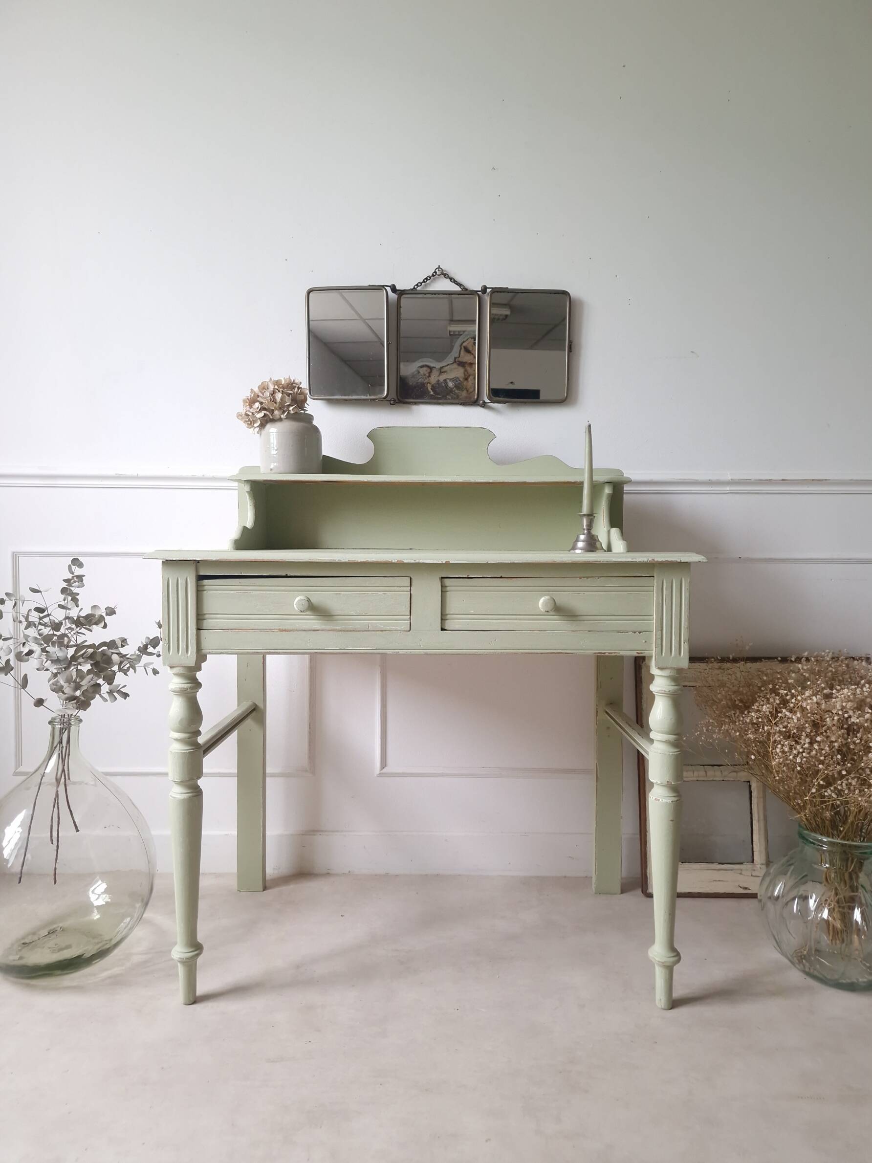 Old dressing table