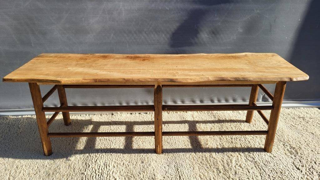 Farmhouse bench-table with a natural feel