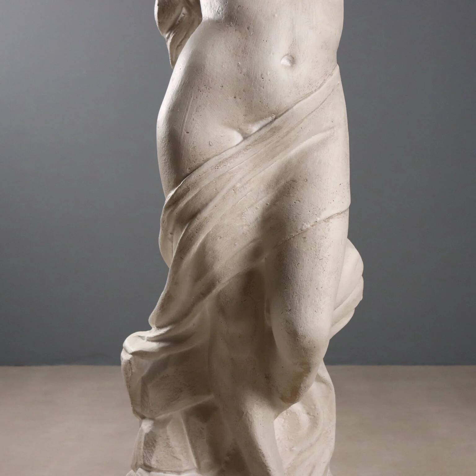 Antique floor lamp statue of a Nereid in concrete, 20th century.