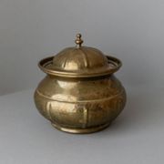 Vintage gold-toned brass box with lid, handmade in Italy (1950s) – elegant storage for biscuits or jewelry