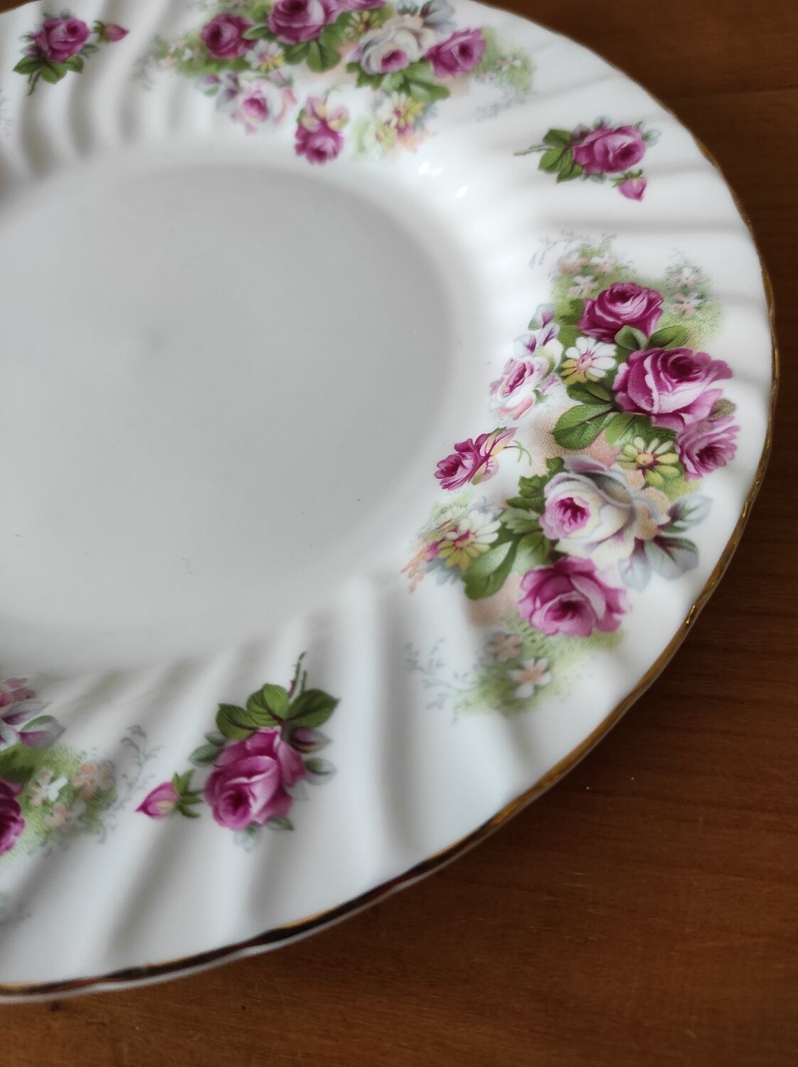 Crownford Giftware Corp Plate
