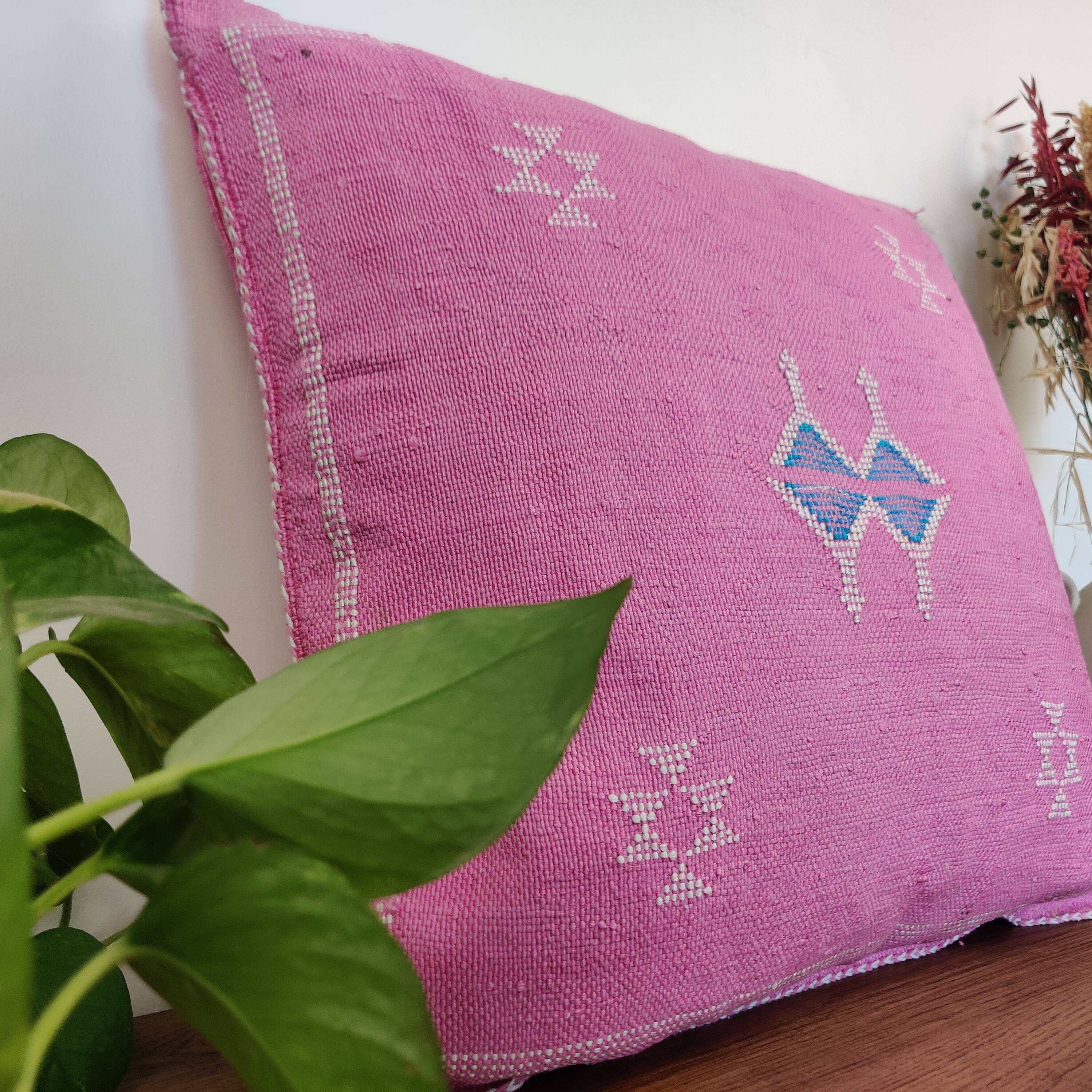 Berber cushion in pink cactus silk