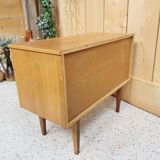 Oak chest of drawers