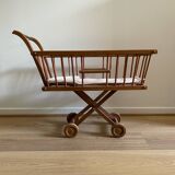 Ancien landeau en bois vintage pour enfant