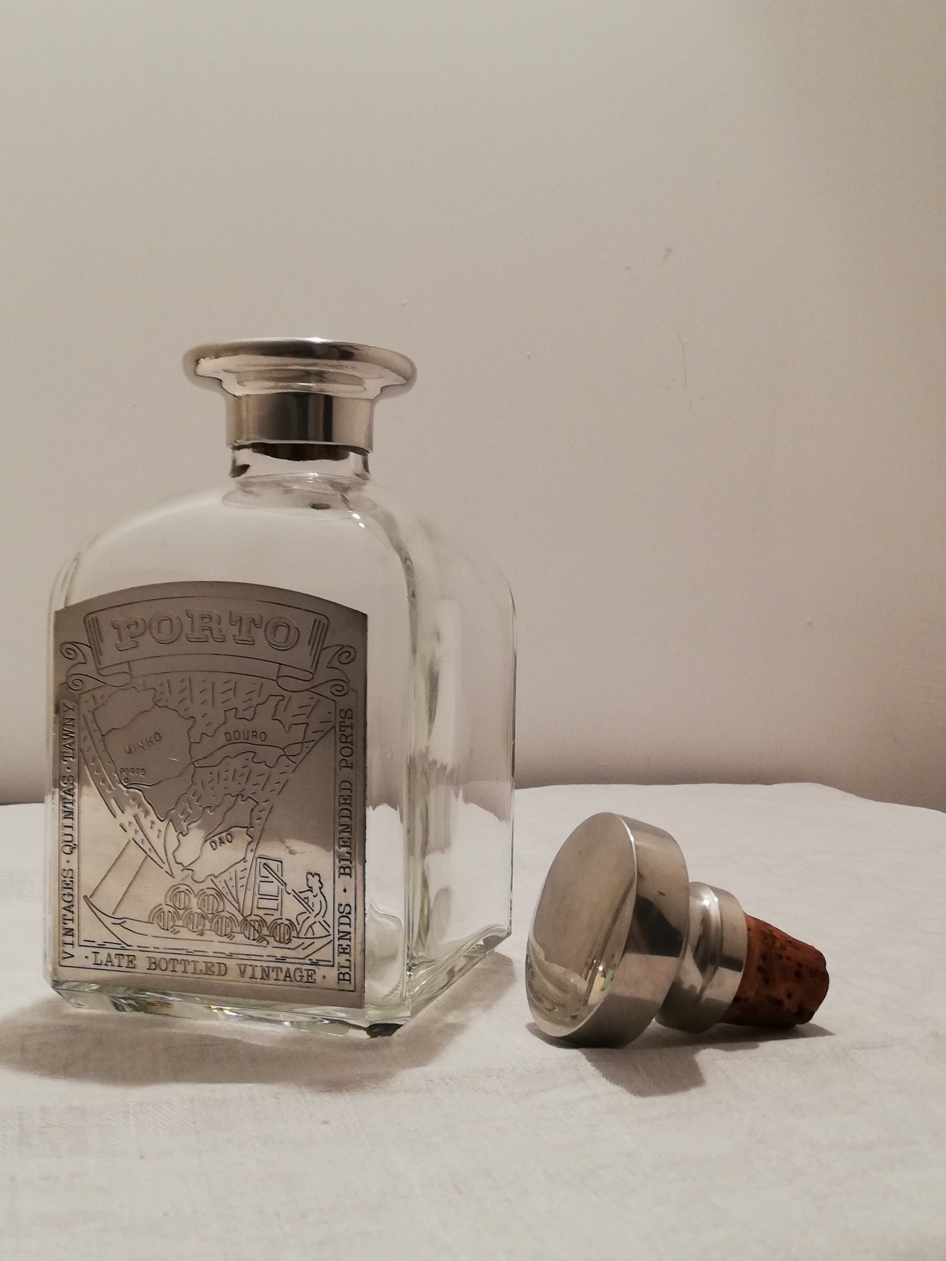 House whisky carafe "The Etains Du Manoir"