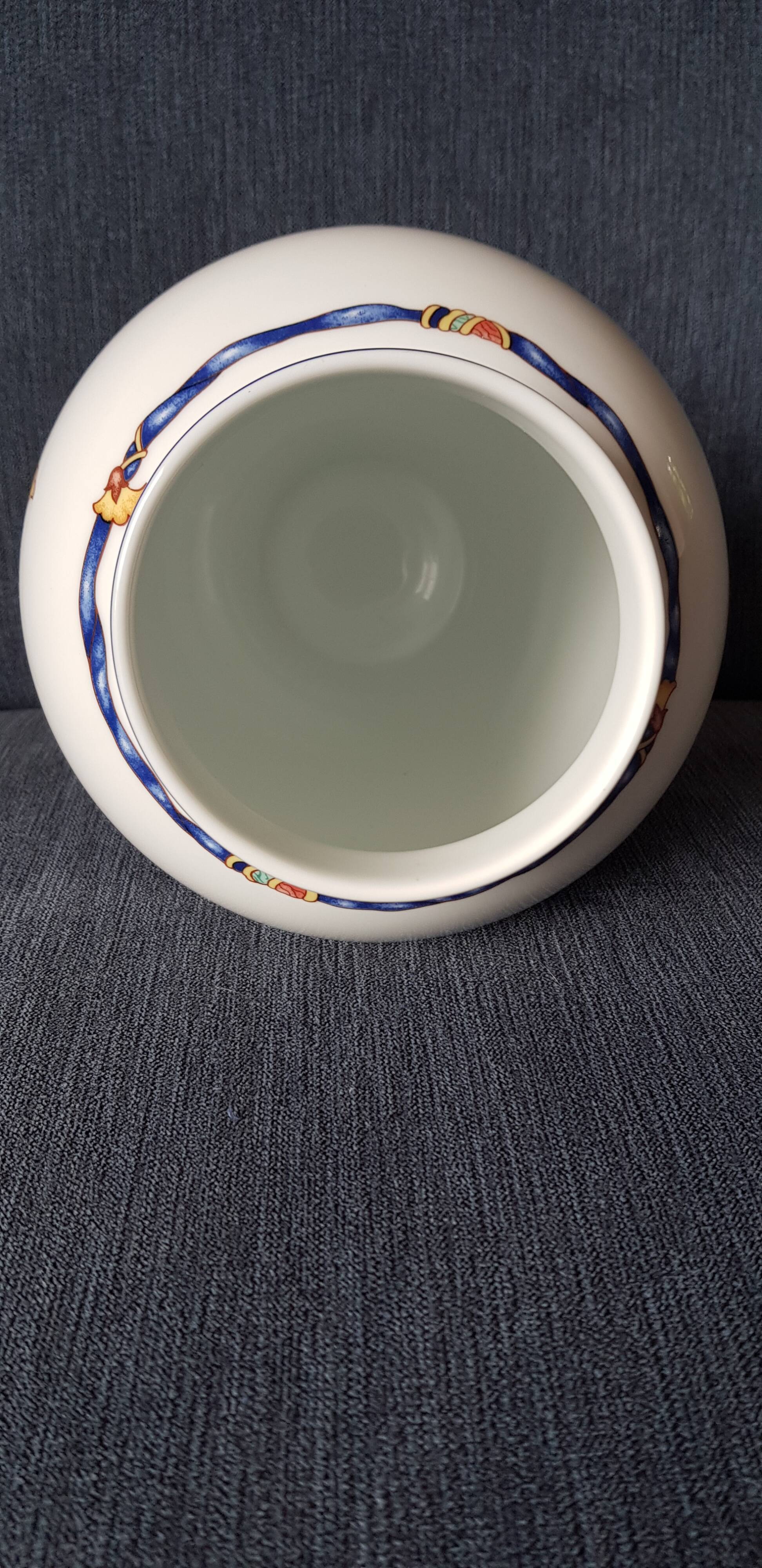 Vase BERNARDAUD porcelain of Limoges collection Borghese