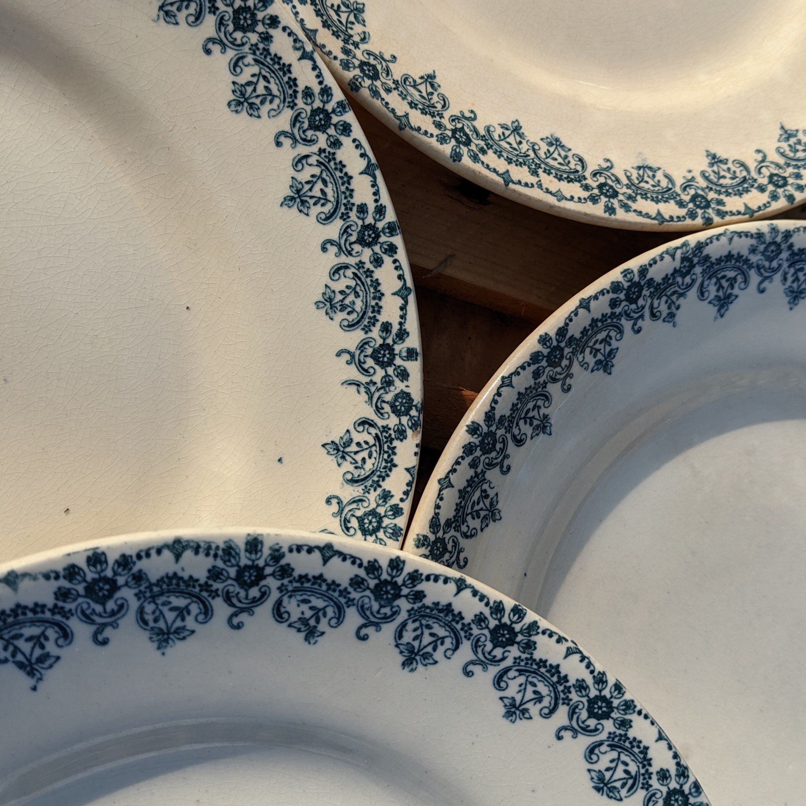 Flat plates in faience Land of Fer Choisy Le Roi, year 50, dark blue décor