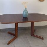 Table extensible danoise ovale en teck, années 60