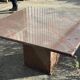 Table en marbre rouge