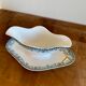 Ancienne saucière réparée avec la technique japonaise du kintsugi