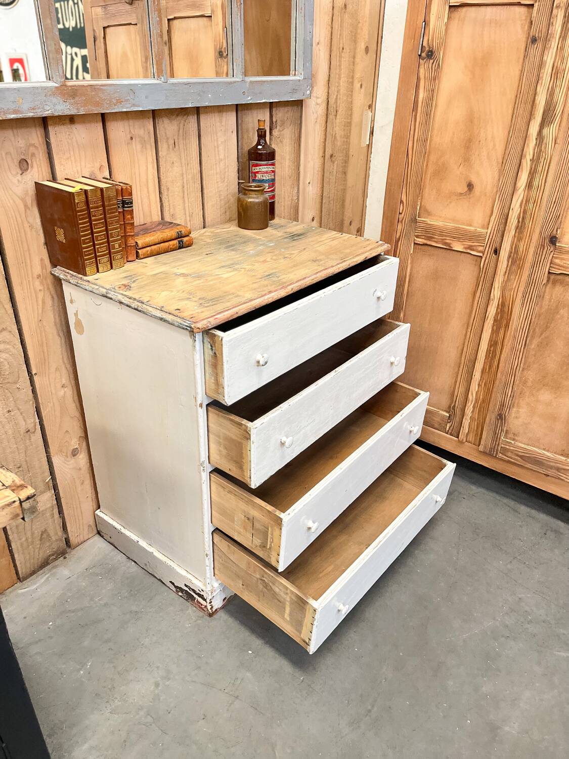 Old 4-drawer chest of drawers, original patina