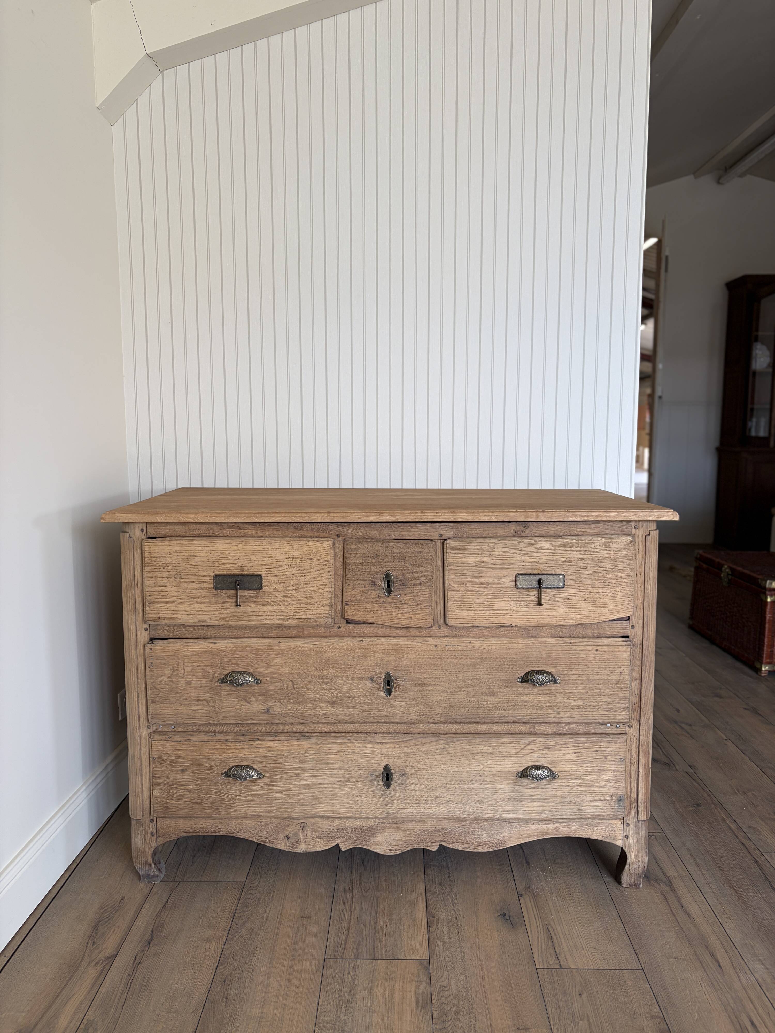 Solid oak chest of drawers - 5 drawers